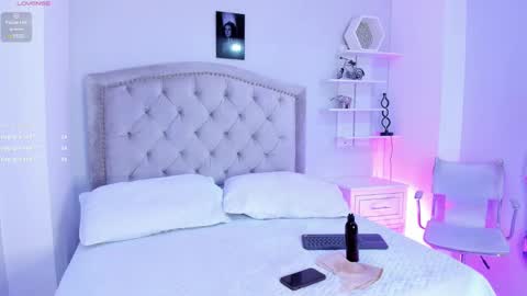 kellyMillian  online show from 12/14/24, 07:03