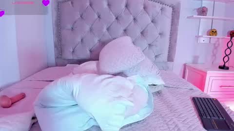 kellyMillian  online show from 12/27/24, 05:48