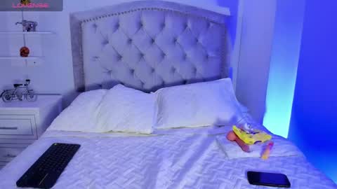 kellyMillian  online show from 01/25/25, 04:03