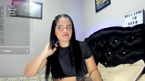 kellyMillian  online show from 09/18/25, 06:54