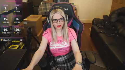 Snapshot of kelseycobalt chatting on 12/04/25, 12:20 kelseycobalt online show from 12/04/25, 12:20