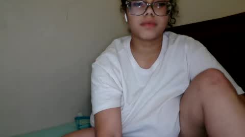 Snapshot of kelx0 chatting on 03/03/25, 11:24 kelx0 online show from 03/03/25, 11:24