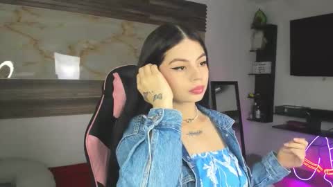 Snapshot of ken_and_bonnie chatting on 12/14/25, 08:02 ken_and_bonnie online show from 12/14/25, 08:02