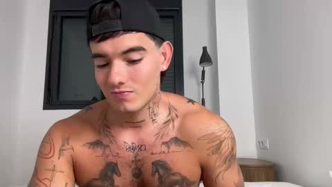 Snapshot of kenboyea_ chatting on 09/21/25, 04:30 luis carlos esteban online show from 09/21/25, 04:30