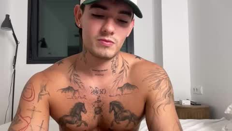 Snapshot of kenboyea_ chatting on 10/06/25, 05:32 luis carlos esteban online show from 10/06/25, 05:32