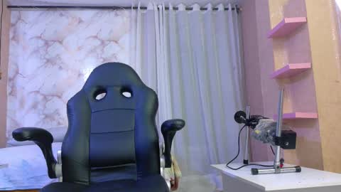 kendall696 online show from 11/18/25, 01:15