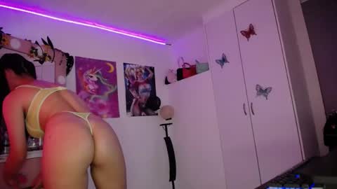 kendall  INSTAGRAM  alice vargas04 online show from 12/19/24, 10:21