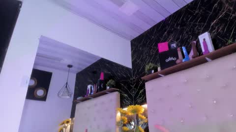 Snapshot of kendallwods chatting on 11/06/25, 02:40 Kendall online show from 11/06/25, 02:40