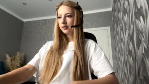 Snapshot of kendastuckmeyer chatting on 10/09/25, 07:17 Betty online show from 10/09/25, 07:17