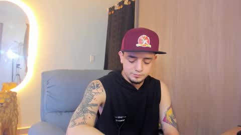 Snapshot of kendel_dimitri chatting on 02/16/25, 04:31 kendel_dimitri online show from 02/16/25, 04:31