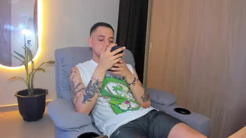Snapshot of kendel_dimitri chatting on 02/18/25, 05:53 kendel_dimitri online show from 02/18/25, 05:53