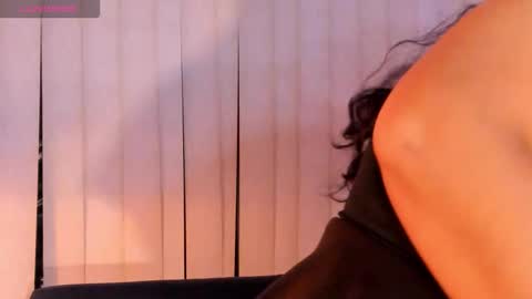 Snapshot of kendra_crow chatting on 11/12/25, 09:10 Kendra crow online show from 11/12/25, 09:10