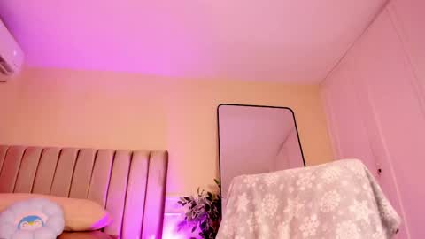 Snapshot of kendra_fit chatting on 06/05/26, 01:45 Lu online show from 06/05/26, 01:45