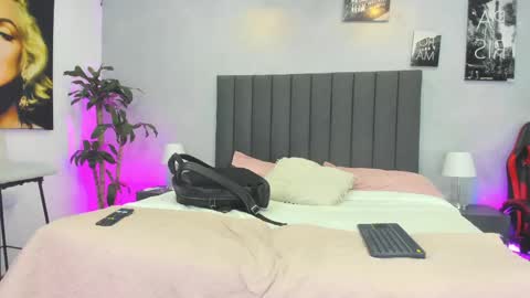 Kendra London online show from 04/28/26, 11:15