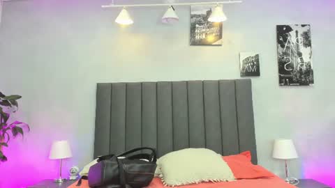 Kendra London online show from 06/17/26, 11:12