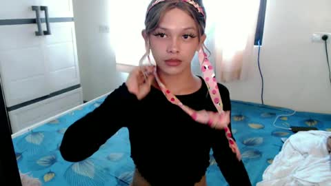 kendra_lunaxx online show from 06/17/26, 07:00