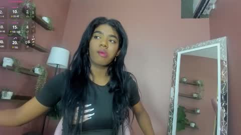 kendrachavez_ online show from 10/19/25, 09:04