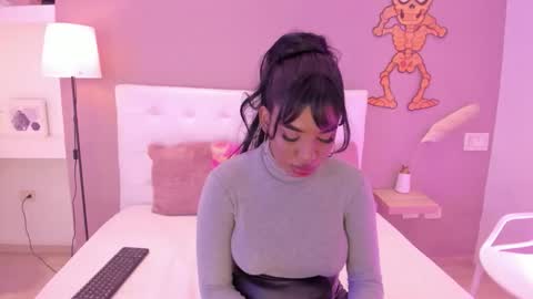 kendrachavez_ online show from 11/07/25, 09:37