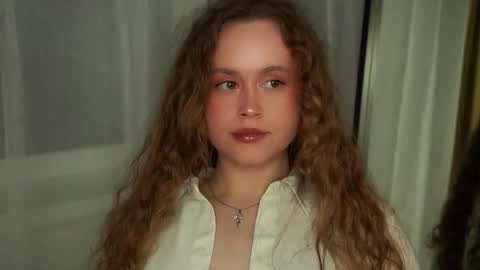 Kira online show from 09/28/25, 06:13