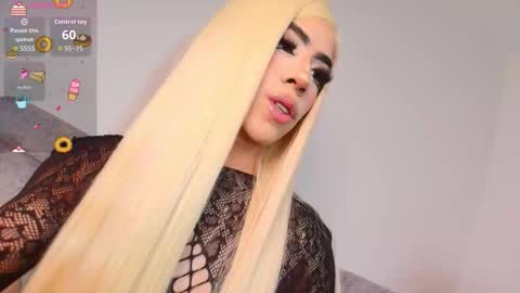 Snapshot of kenia_fox1 chatting on 10/30/25, 01:34 kenia_fox1 online show from 10/30/25, 01:34