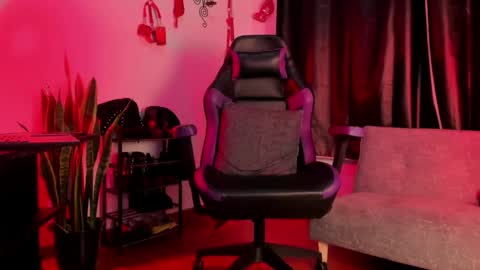 kenia_thompsom01 online show from 06/08/26, 10:21