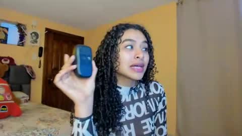 Snapshot of keniia_riizz chatting on 06/29/26, 06:19 Kenia online show from 06/29/26, 06:19