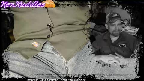 Snapshot of kenkuddles chatting on 09/28/25, 03:01 Ken Kuddles online show from 09/28/25, 03:01