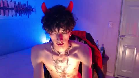 Snapshot of kenny__hot chatting on 02/16/25, 07:15 kenny online show from 02/16/25, 07:15