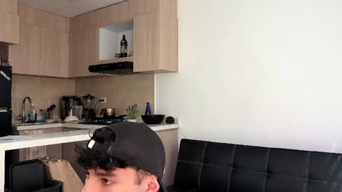 Snapshot of kens_boys chatting on 10/31/25, 07:04 Jeronimo y Felipe online show from 10/31/25, 07:04