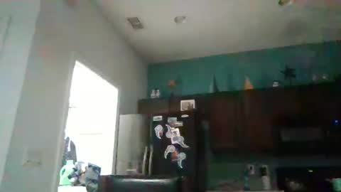 Snapshot of kensvix chatting on 11/17/25, 01:44 kensvix online show from 11/17/25, 01:44