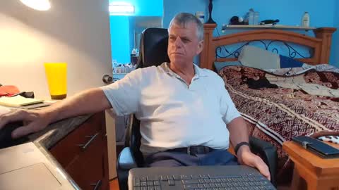 Snapshot of kent_ham chatting on 10/06/25, 07:44 kent_ham online show from 10/06/25, 07:44