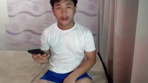 Snapshot of kenth_toyxxx chatting on 05/06/26, 11:04 kentoy online show from 05/06/26, 11:04