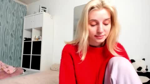 Snapshot of kenziedawton chatting on 12/15/24, 05:13 Kenzie online show from 12/15/24, 05:13