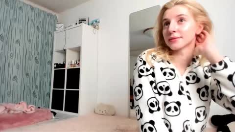 Kenzie online show from 01/11/25, 05:20