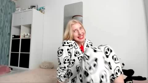 Kenzie online show from 01/24/25, 04:59