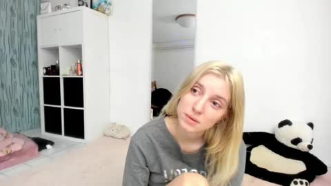 Snapshot of kenziedawton chatting on 03/22/26, 02:42 Kenzie online show from 03/22/26, 02:42