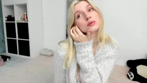 Snapshot of kenziedawton chatting on 04/01/26, 06:38 Kenzie online show from 04/01/26, 06:38