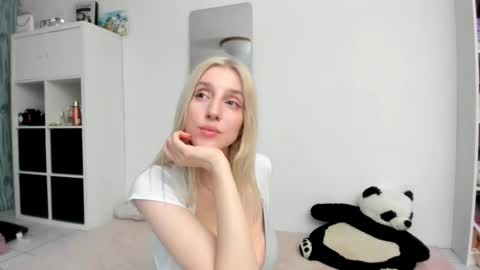 Snapshot of kenziedawton chatting on 04/15/26, 04:25 Kenzie online show from 04/15/26, 04:25