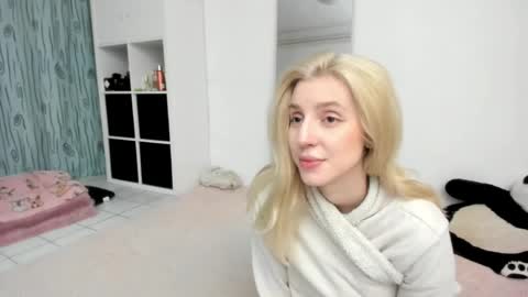 Snapshot of kenziedawton chatting on 05/17/26, 01:51 Kenzie online show from 05/17/26, 01:51