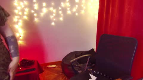 Snapshot of kenziesharik chatting on 02/01/25, 12:51 Kenzie online show from 02/01/25, 12:51