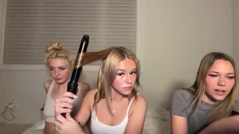 Snapshot of kenziesmithh chatting on 11/26/25, 04:24 kenziesmithh online show from 11/26/25, 04:24