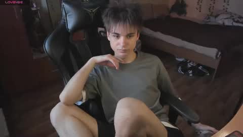 Looking for a moderator I PVT IS OPEN online show from 06/27/26, 06:24