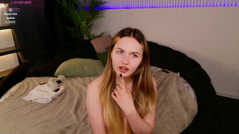 Snapshot of kerry_mell chatting on 04/19/26, 06:10 kerry_mell online show from 04/19/26, 06:10