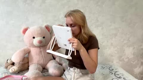 Elizabeth online show from 12/16/25, 11:21