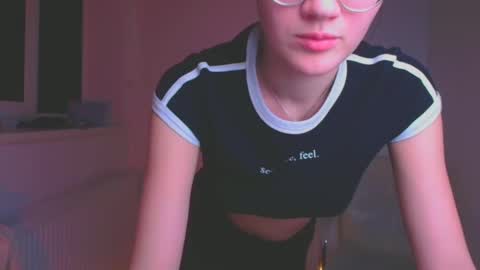 Snapshot of ketrin_pirsss chatting on 01/12/25, 02:24 Ketrin online show from 01/12/25, 02:24
