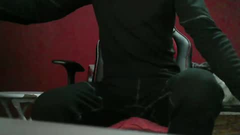 Snapshot of kev19922 chatting on 01/27/25, 01:26 kev19922 online show from 01/27/25, 01:26