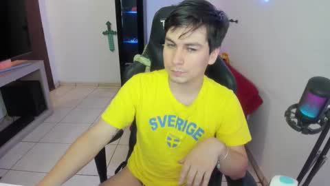 Snapshot of kevin873s chatting on 11/15/25, 11:32 Kevin online show from 11/15/25, 11:32