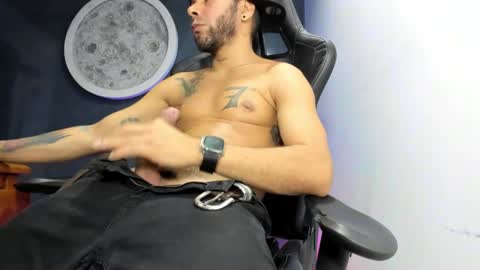 Snapshot of kevin_bronx chatting on 03/08/25, 11:39 Kevin online show from 03/08/25, 11:39