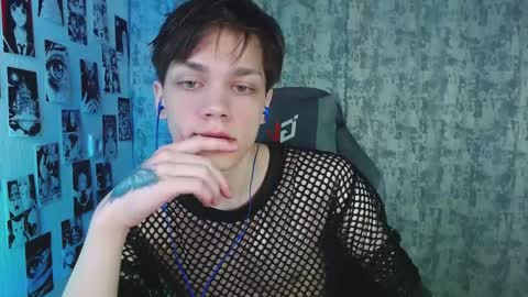 Snapshot of kevin_joestar chatting on 10/15/25, 04:34 Kevin online show from 10/15/25, 04:34