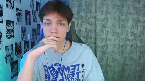 Snapshot of kevin_joestar chatting on 10/17/25, 04:04 Kevin online show from 10/17/25, 04:04